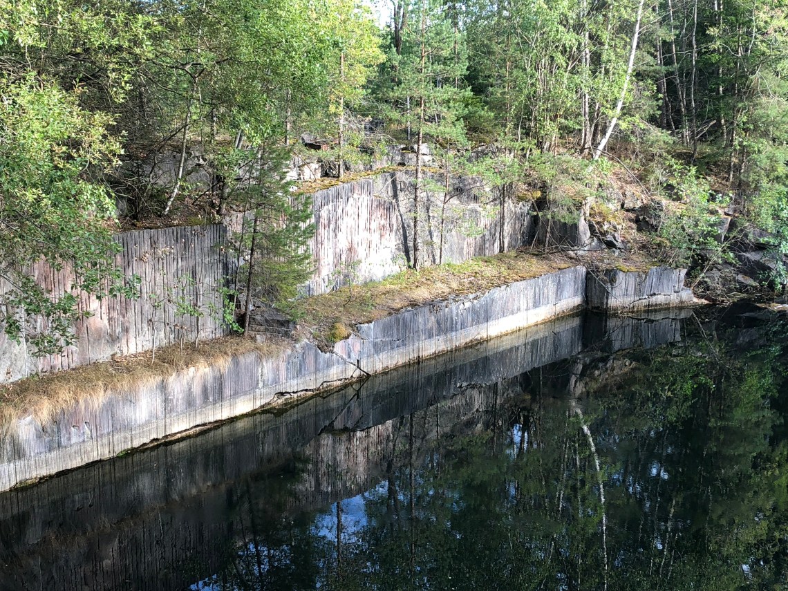 E990B37F-9693-4A6D-AE35-E36A63D59ABC